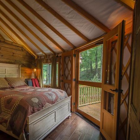 Вілла Spring Ridge Luxury Yurt - Creekside Glamping With Private Hot Tub Topton Екстер'єр фото